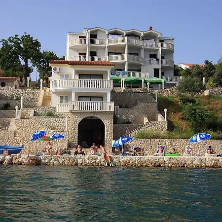 Lucija 4*