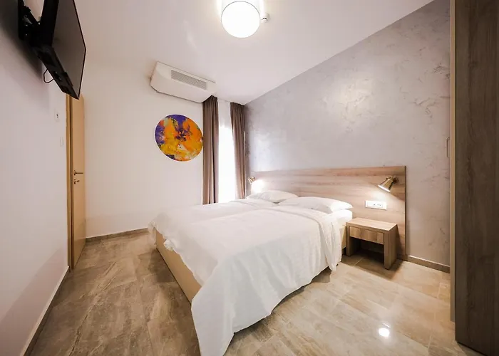Lucija 4*