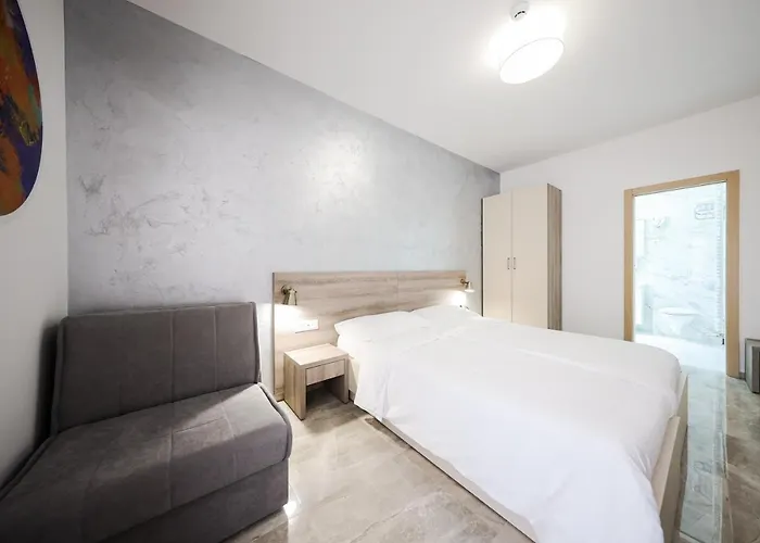 Otel Lucija 4*