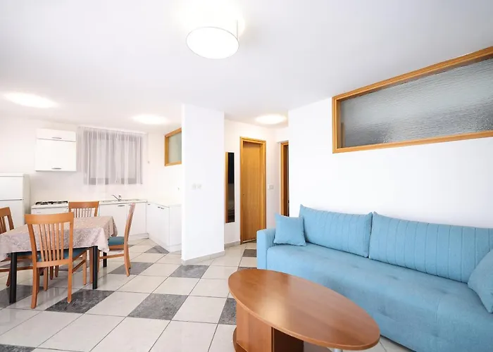 Otel Lucija 4*