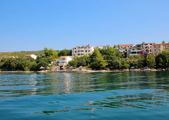 Otel Lucija 4*