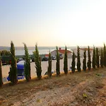 Lucija 4*