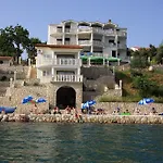 Lucija 4*