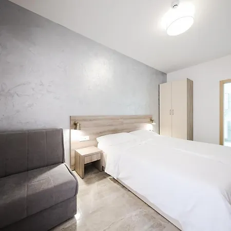 Hotell Lucija 4*