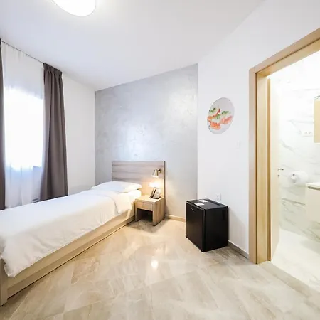 Hotell Lucija 4*