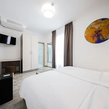 Hotell Lucija 4*