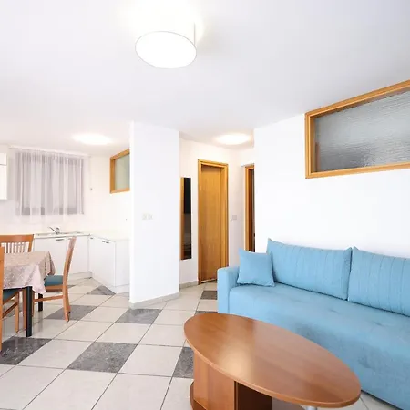 Hotell Lucija 4*