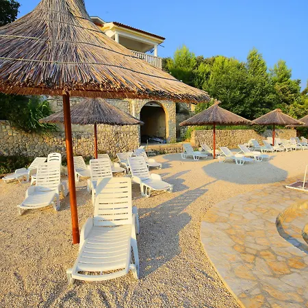 Lucija 4*