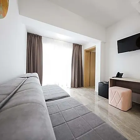 Lucija 4*