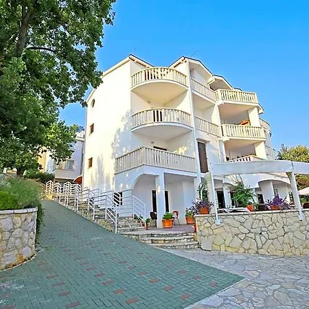 Lucija 4*