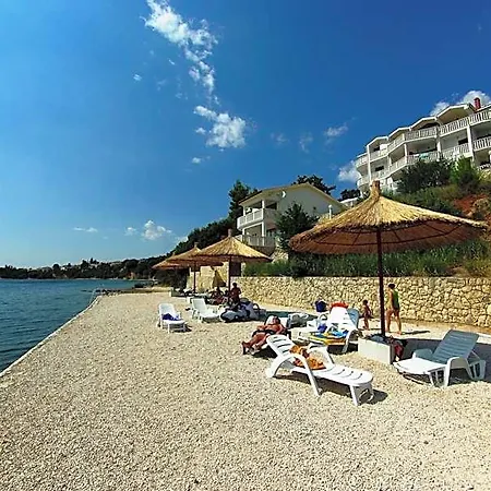 Lucija 4*