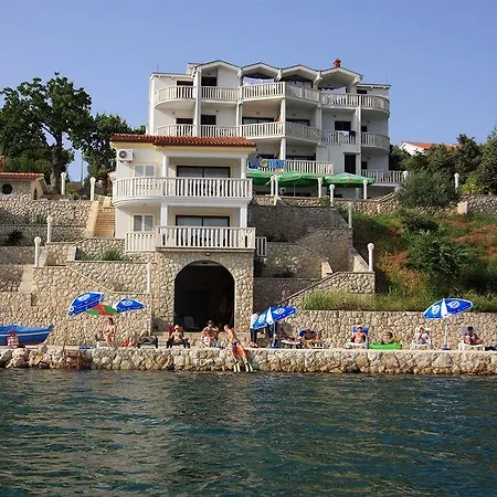 Lucija 4*