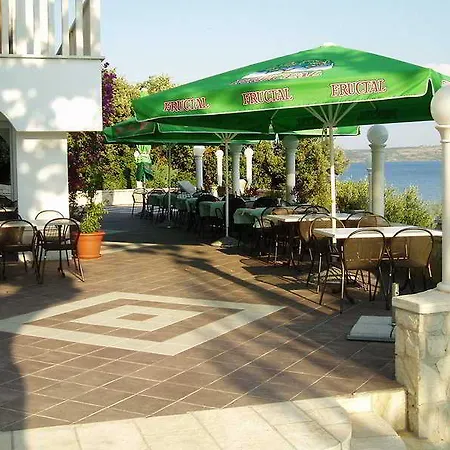 Hotell Lucija 4*