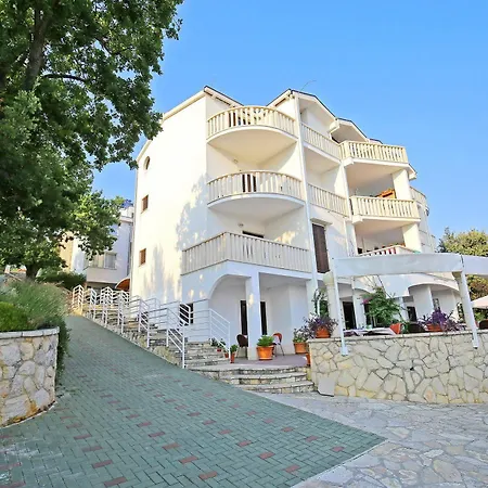 Lucija 4*